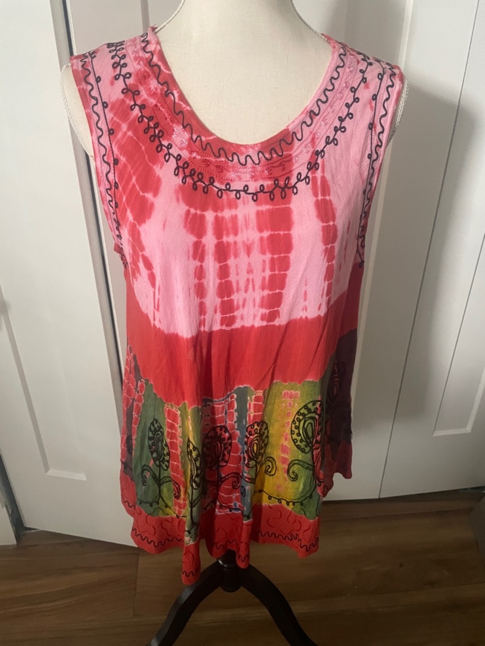 Shoreline Boho Tie Dye red Sleeveless tunic Top Embroidered Lightweight one size